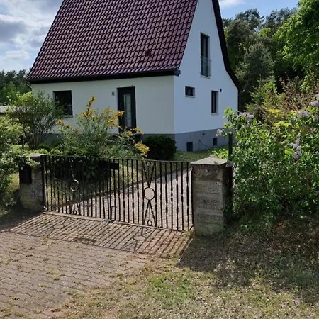 Mecklenburgische Seenplatte - Saniertes und gemütliches Haus mit großem Garten und optionalem Steg Grosszerlang Exterior foto